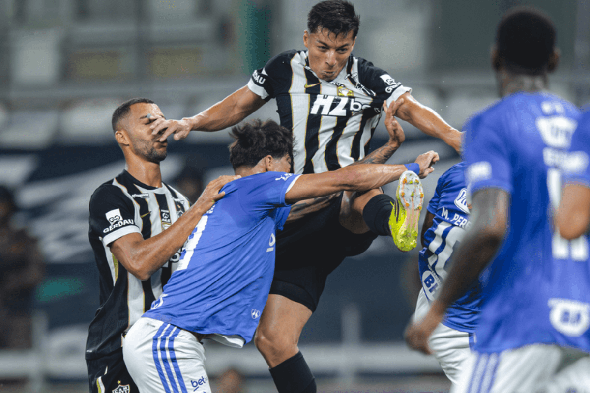 Final do Mineiro termina em briga generalizada e partida entra para a história com 23 expulsões