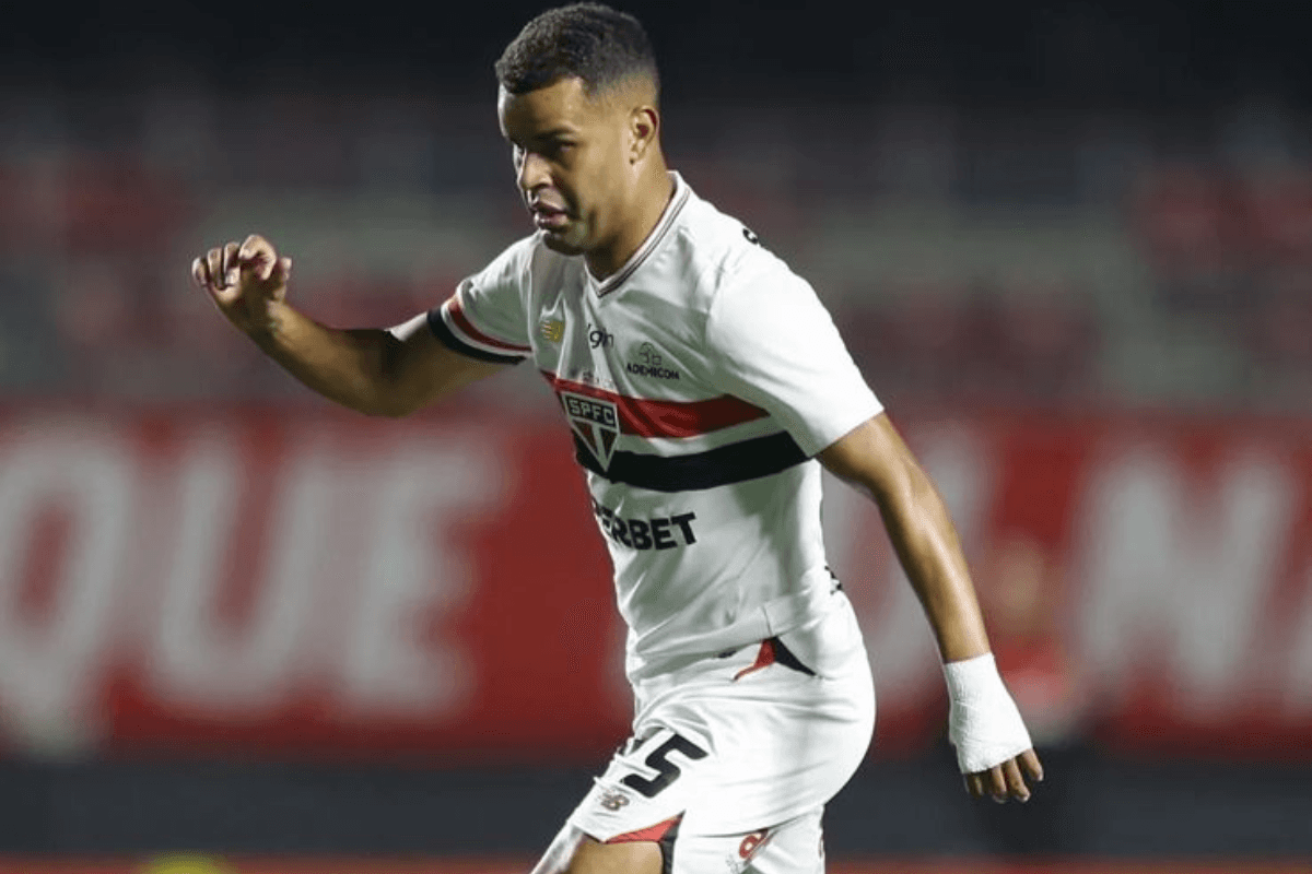 Fluminense encaminha acerto com Alisson, do São Paulo, por empréstimo