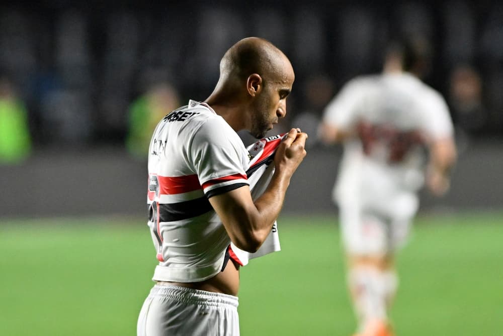 Qual clube brasileiro tem mais títulos internacionais?